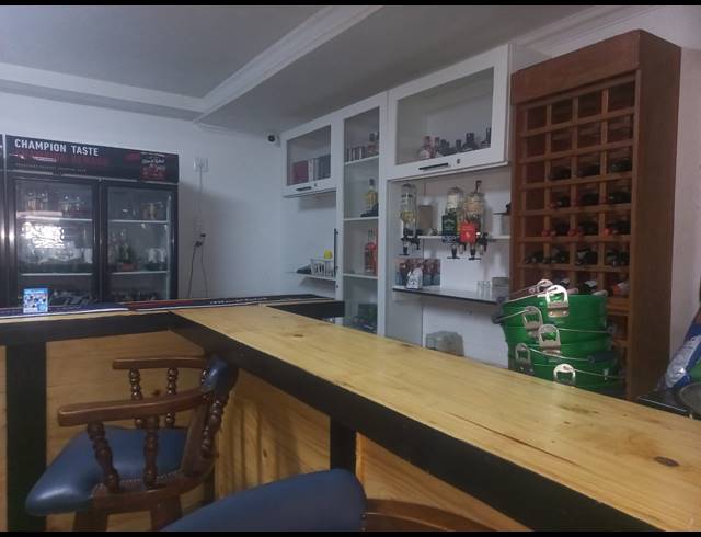 1,050M² GUESTHOUSE FOR SALE IN SPAARWATER AH